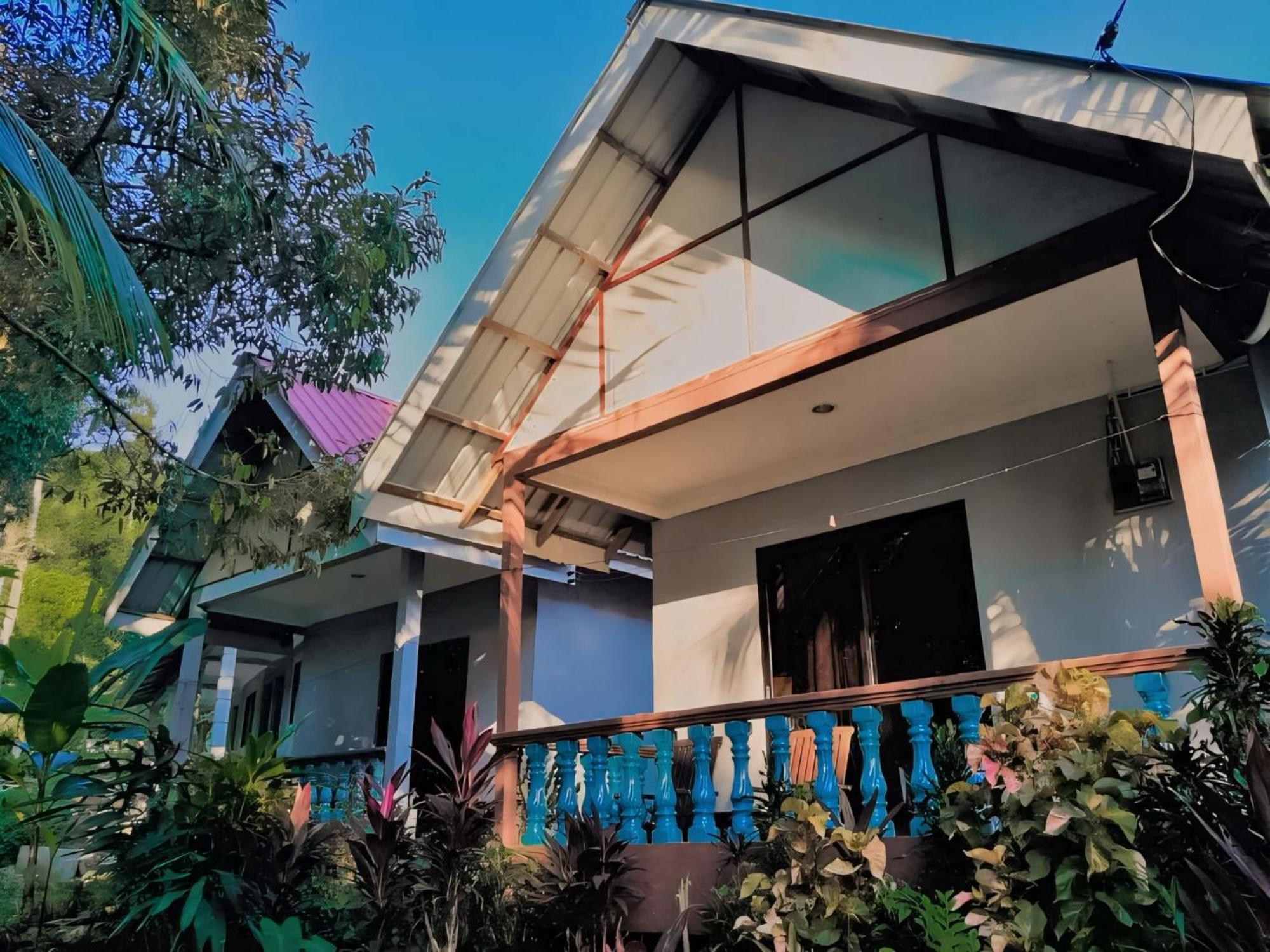 Fiqthya Chalet & Cafe Kampong Ayer Batang Eksteriør billede