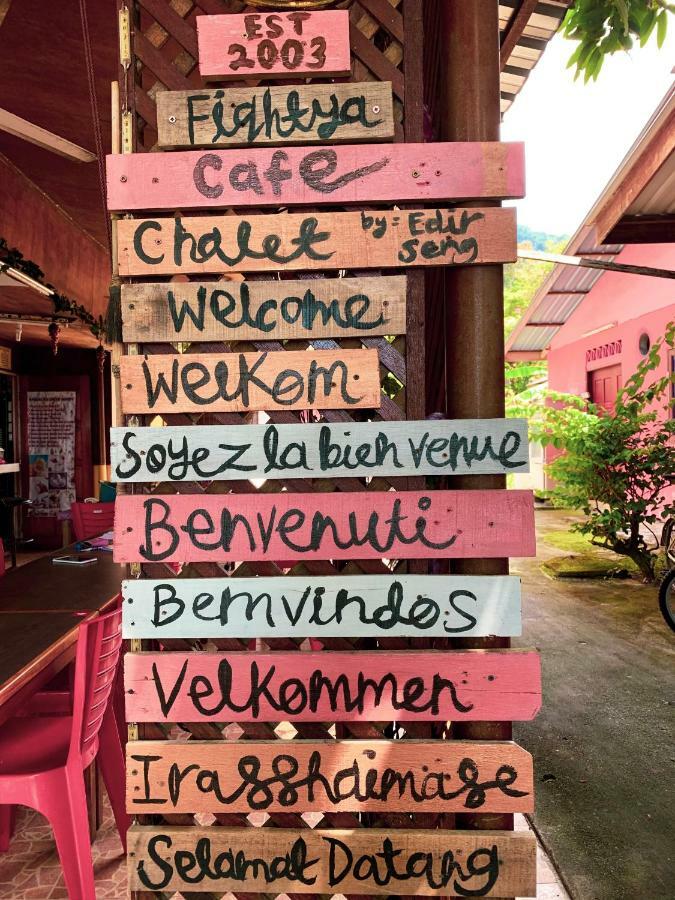 Fiqthya Chalet & Cafe Kampong Ayer Batang Eksteriør billede